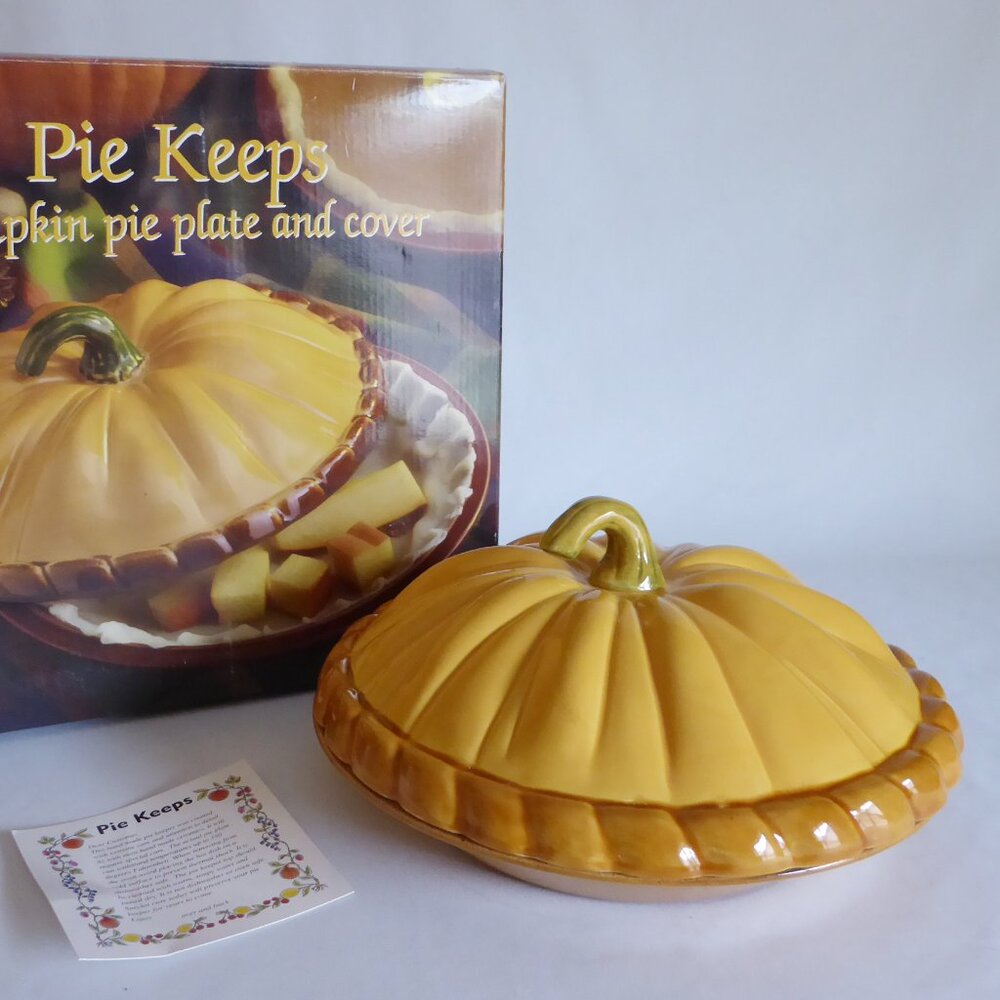 NEW VINTAGE PIE KEEPER PUMPKIN SHAPED CERAMIC LIDDED DISH SAVER